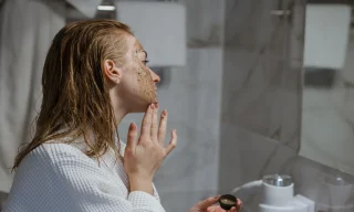 Physical vs Chemical Face Scrub: Which to Choose?