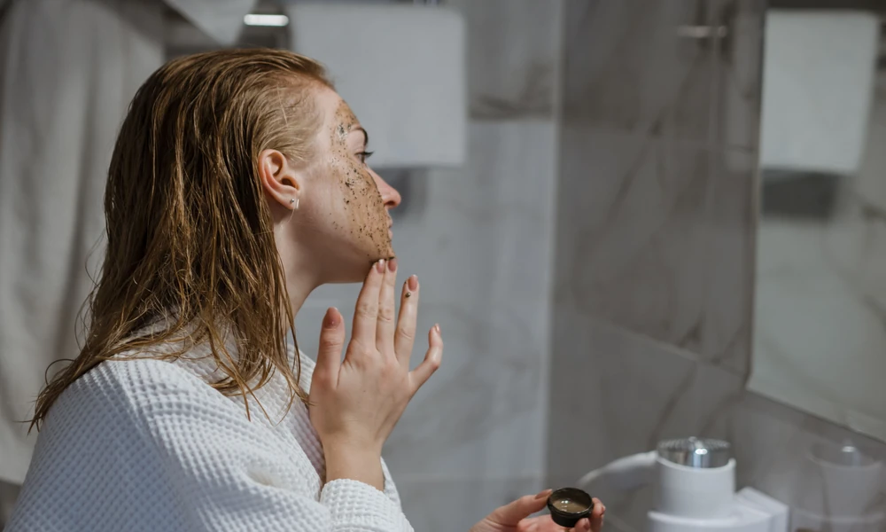 Physical vs Chemical Face Scrub: Which to Choose?